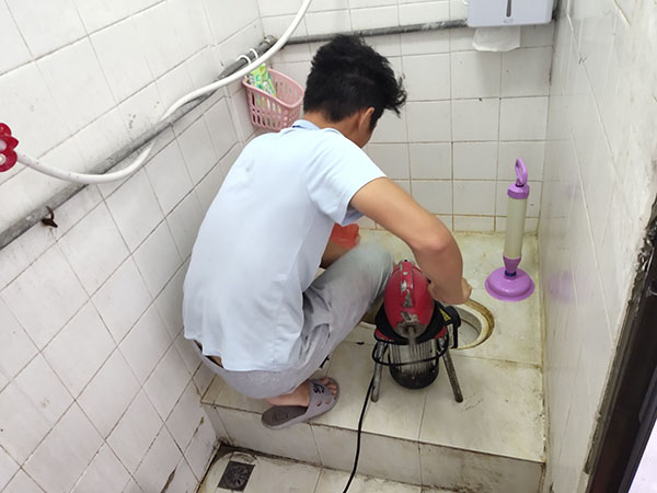 晋源管道堵塞冒臭气 专业师傅现场解决问题