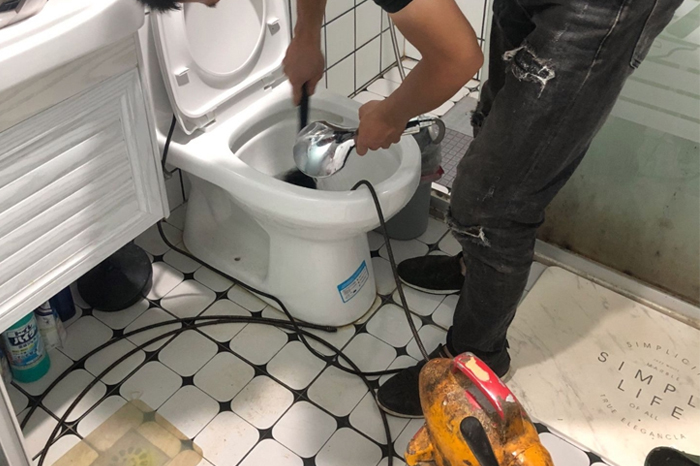 晋源马桶堵塞自己疏通还是找师傅?专业上门服务让你省时更省心