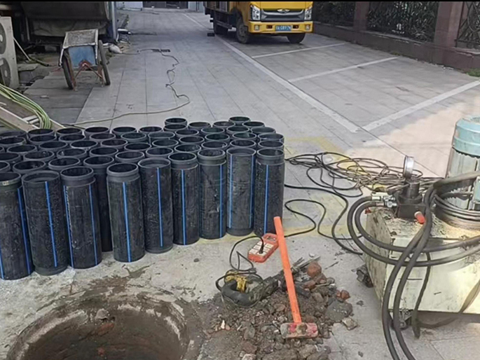 晋源PE置换管厂家 DN315置换管 非开挖管短管置换